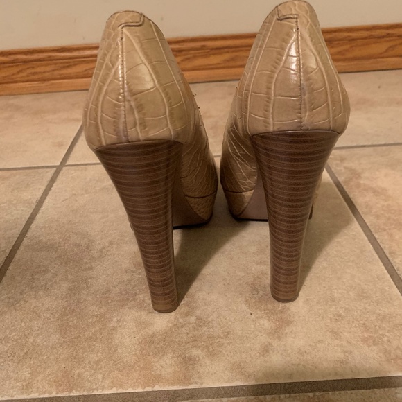 BCBGeneration tan "Jodie" Womens size 8 - Picture 5 of 7